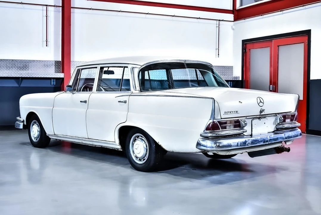 1963 Mercedes-Benz W111 Sedan - Image 17 of 30