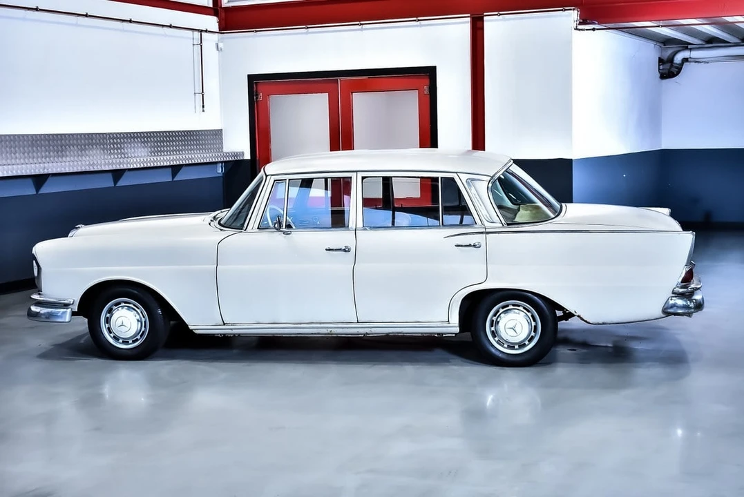 1963 Mercedes-Benz W111 Sedan - Image 20 of 30