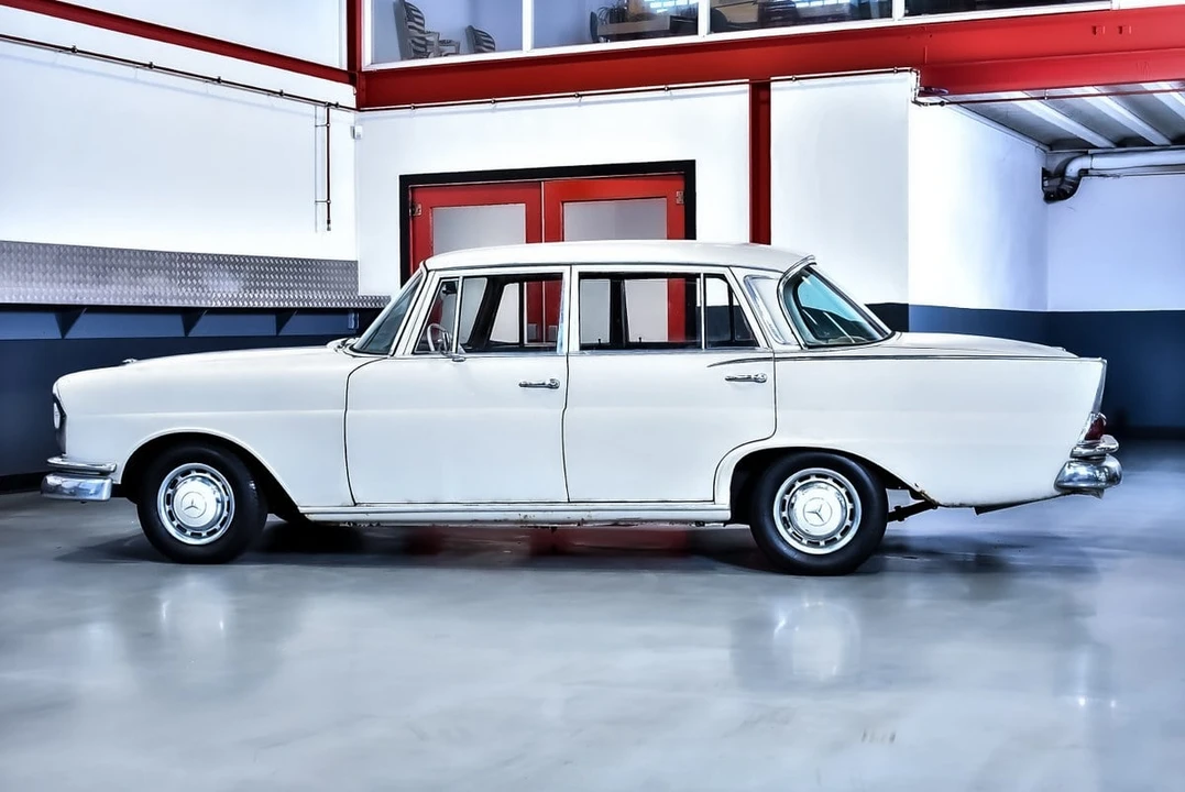 1963 Mercedes-Benz W111 Sedan - Image 21 of 30