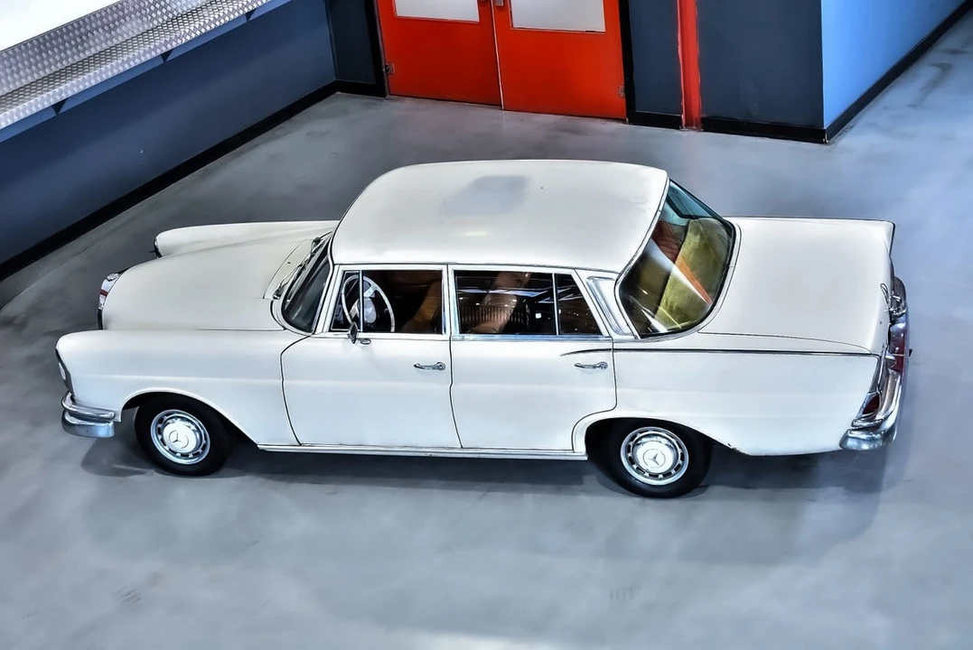 1963 Mercedes-Benz W111 Sedan - Image 23 of 30