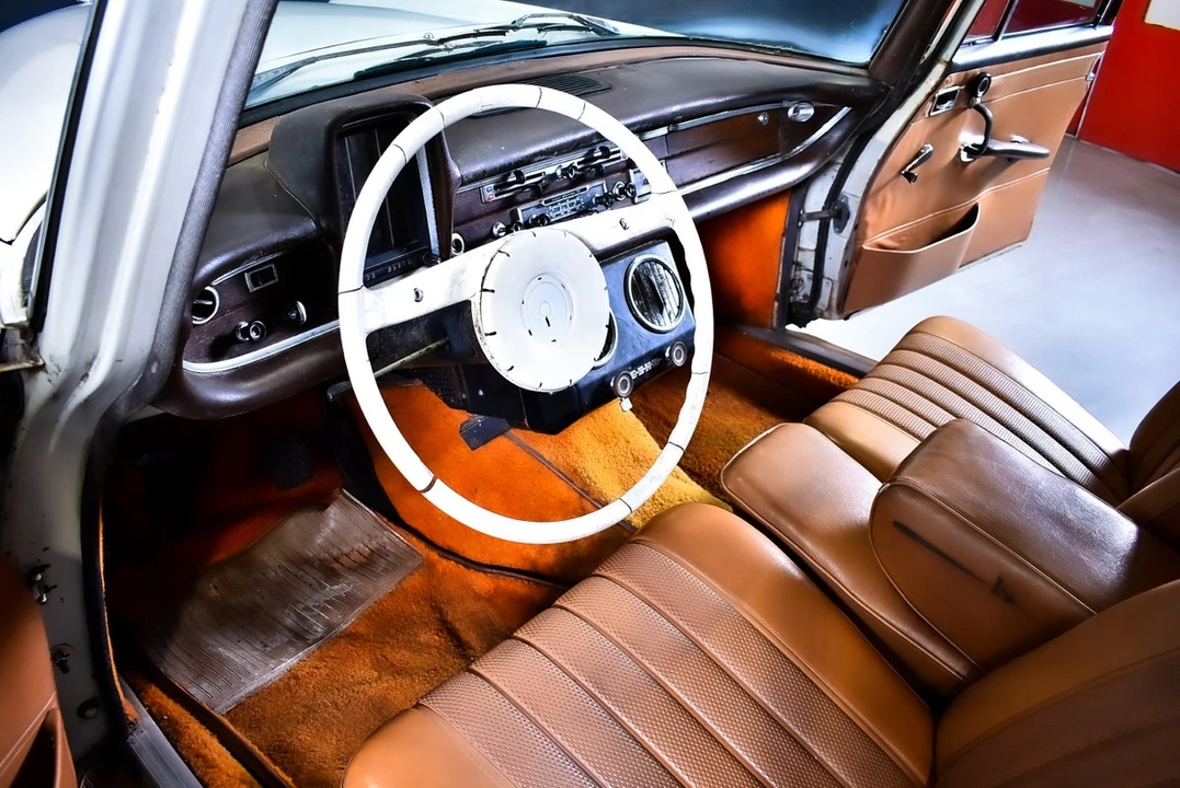 1963 Mercedes-Benz W111 Sedan - Image 30 of 30