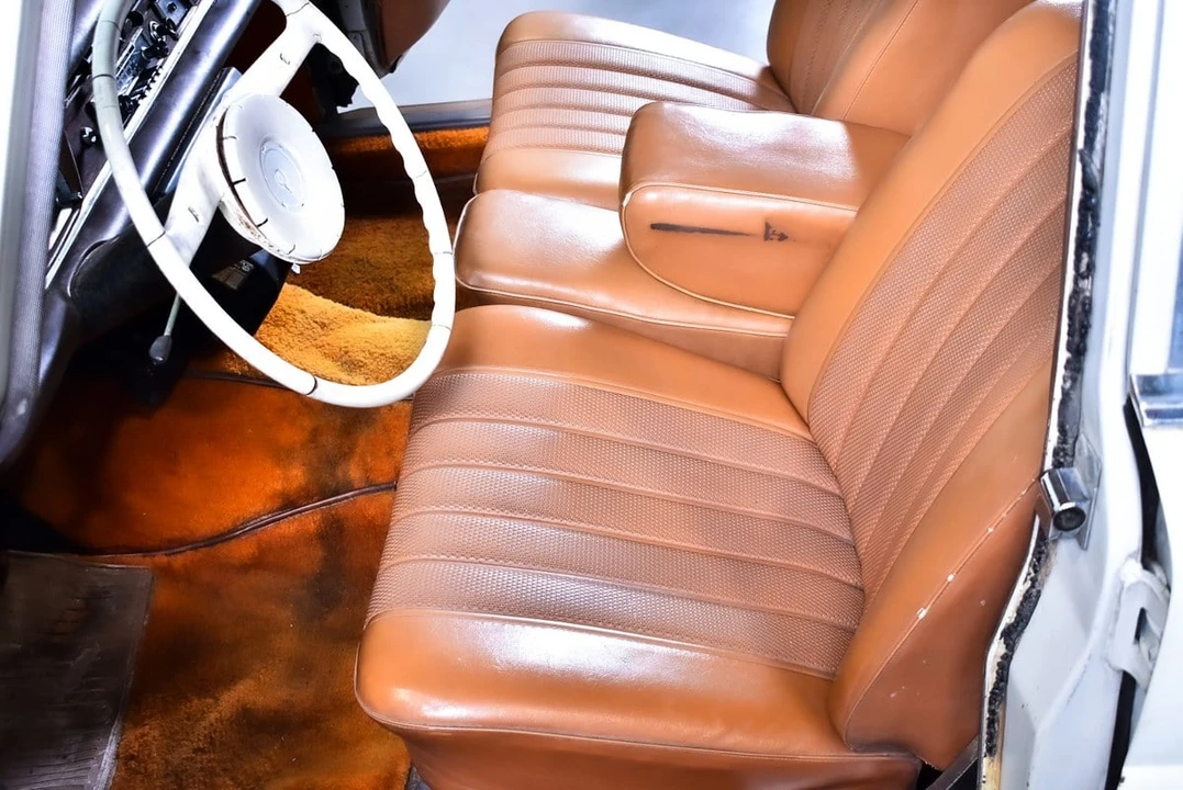 1963 Mercedes-Benz W111 Sedan - Image 27 of 30