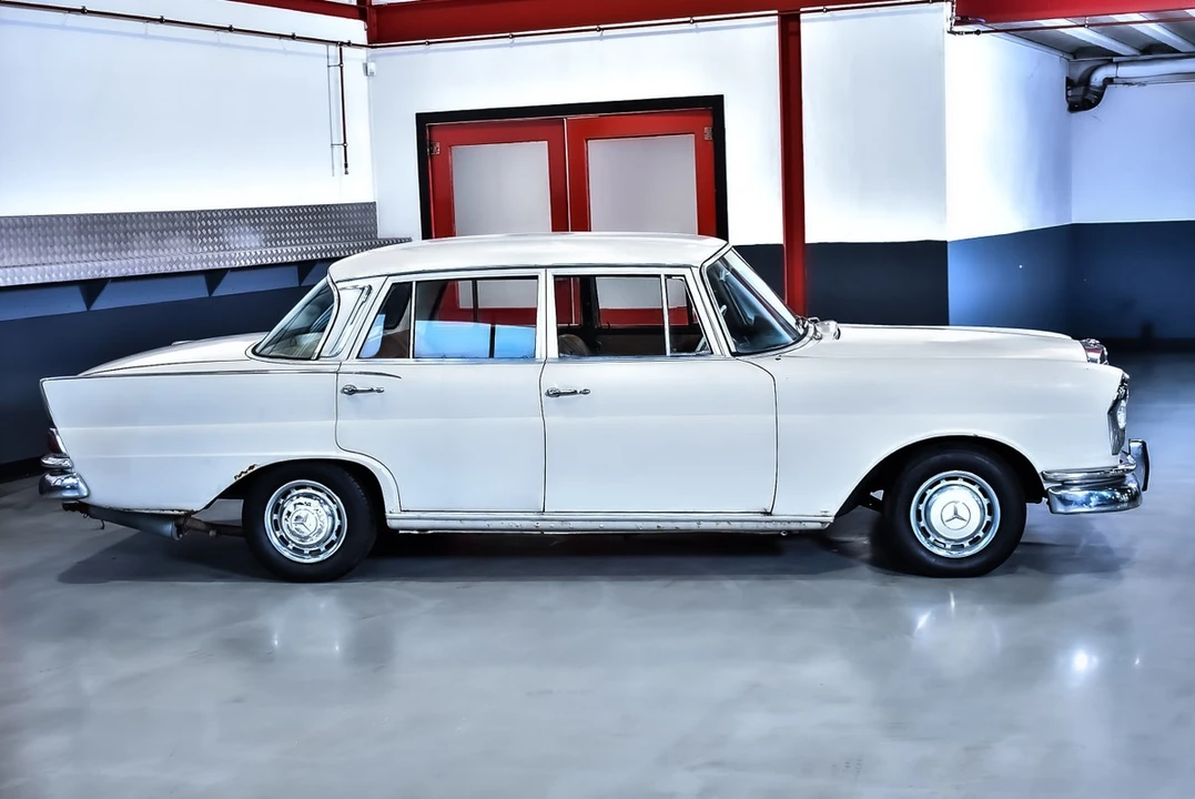 1963 Mercedes-Benz W111 Sedan - Image 9 of 30