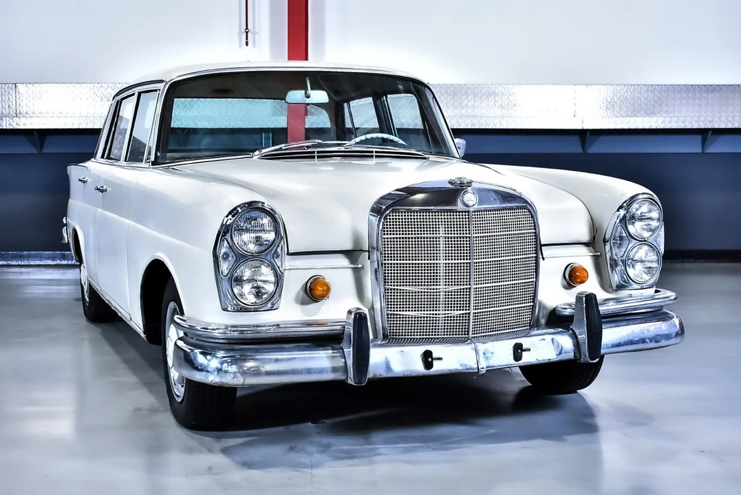 1963 Mercedes-Benz W111 Sedan - Image 5 of 30
