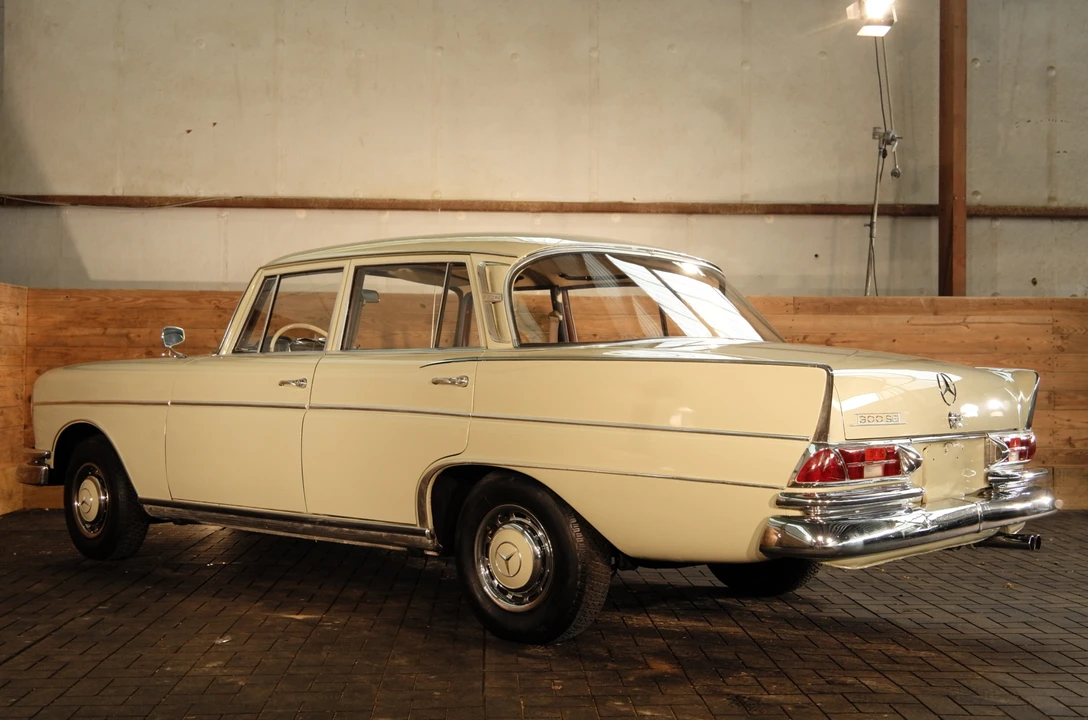 1963 Mercedes-Benz W112 - Image 10 of 31