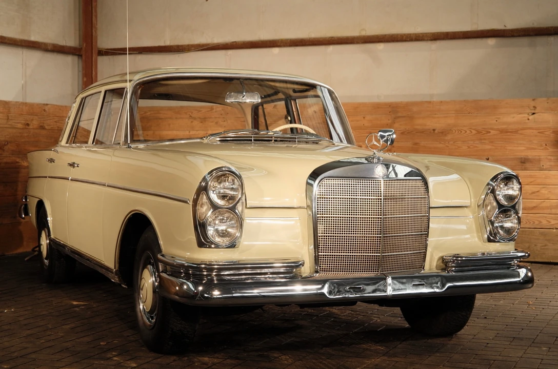1963 Mercedes-Benz W112 - Image 2 of 31