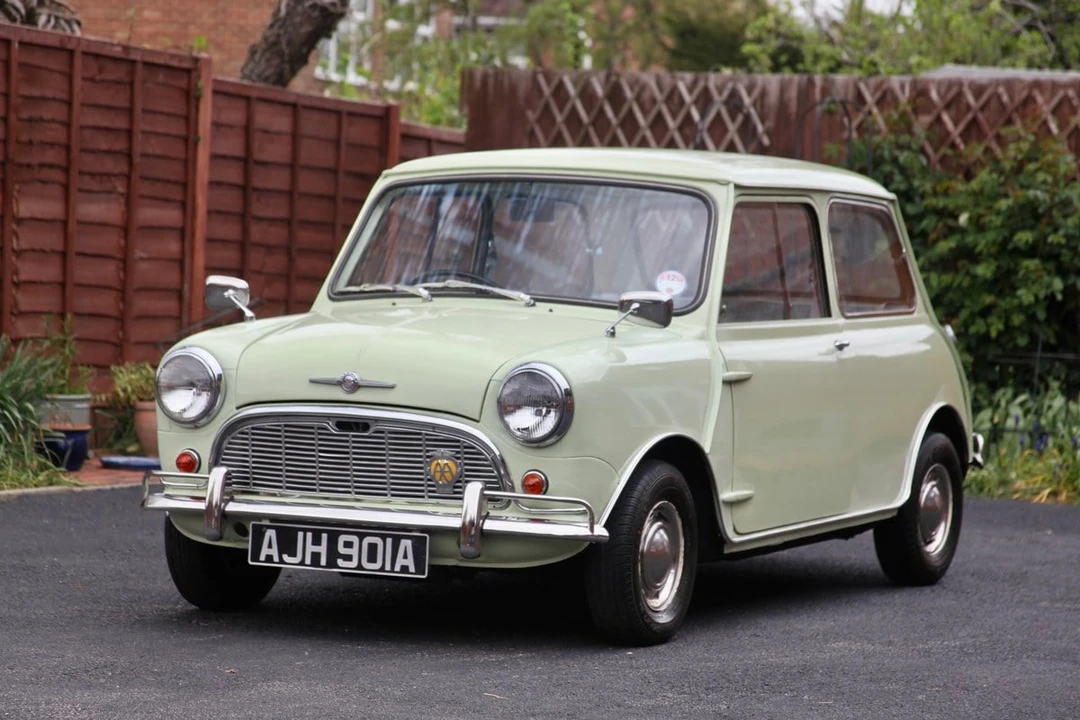 1963 Morris - Image 2 of 30