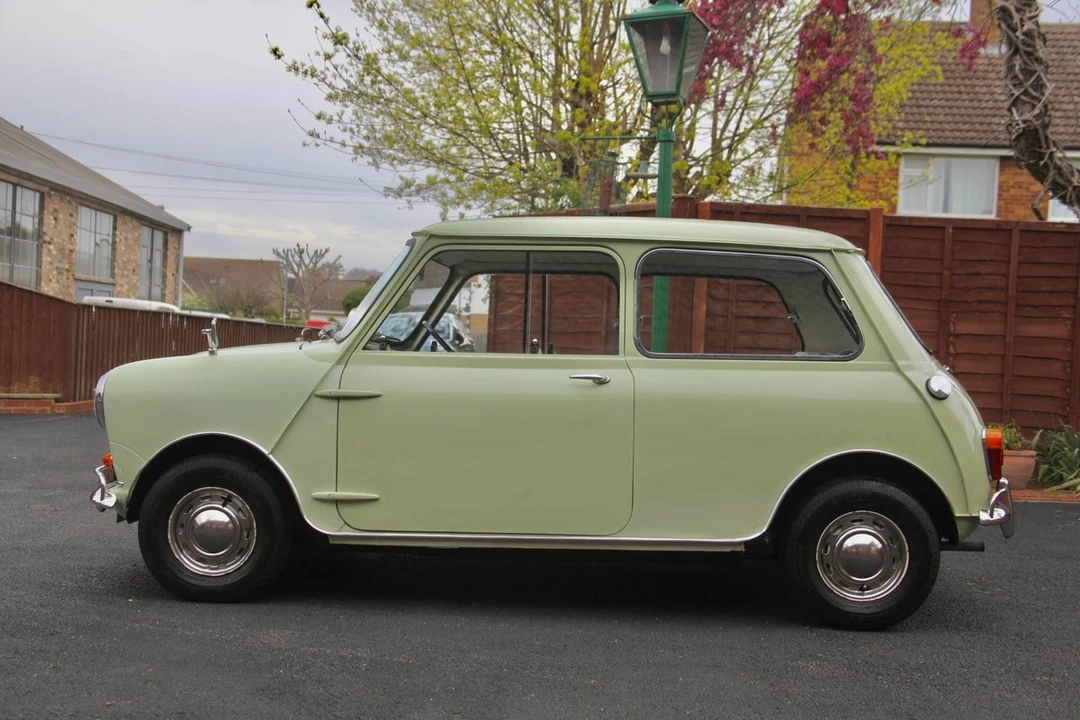 1963 Morris - Image 9 of 31