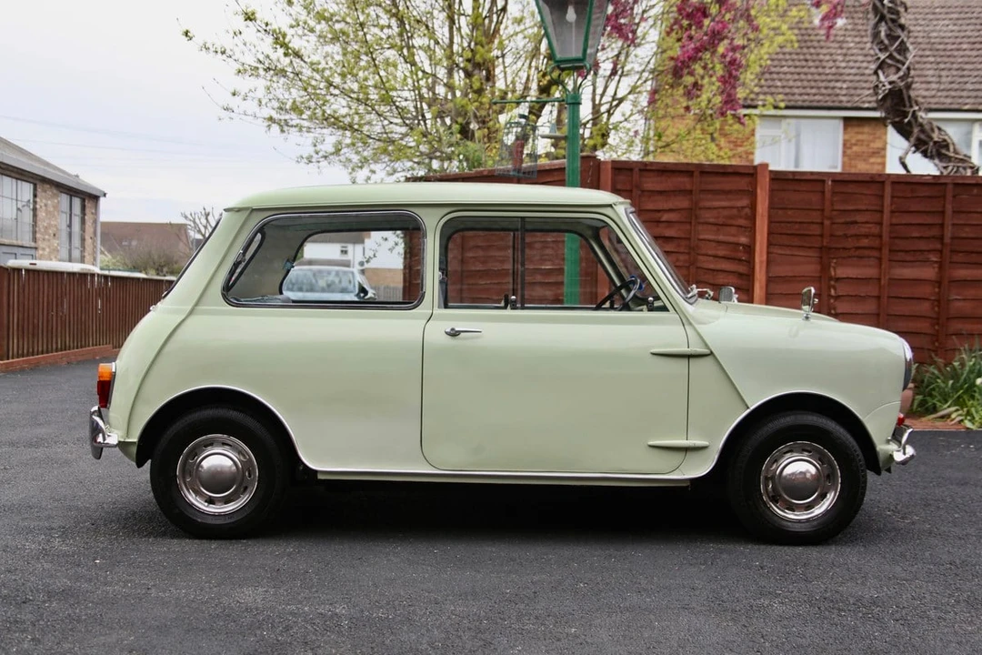 1963 Morris - Image 10 of 31