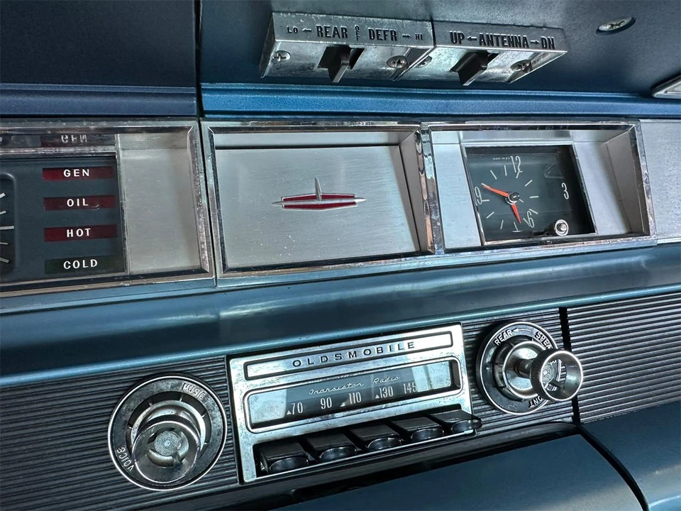 1963 Oldsmobile 98 - Image 25 of 31