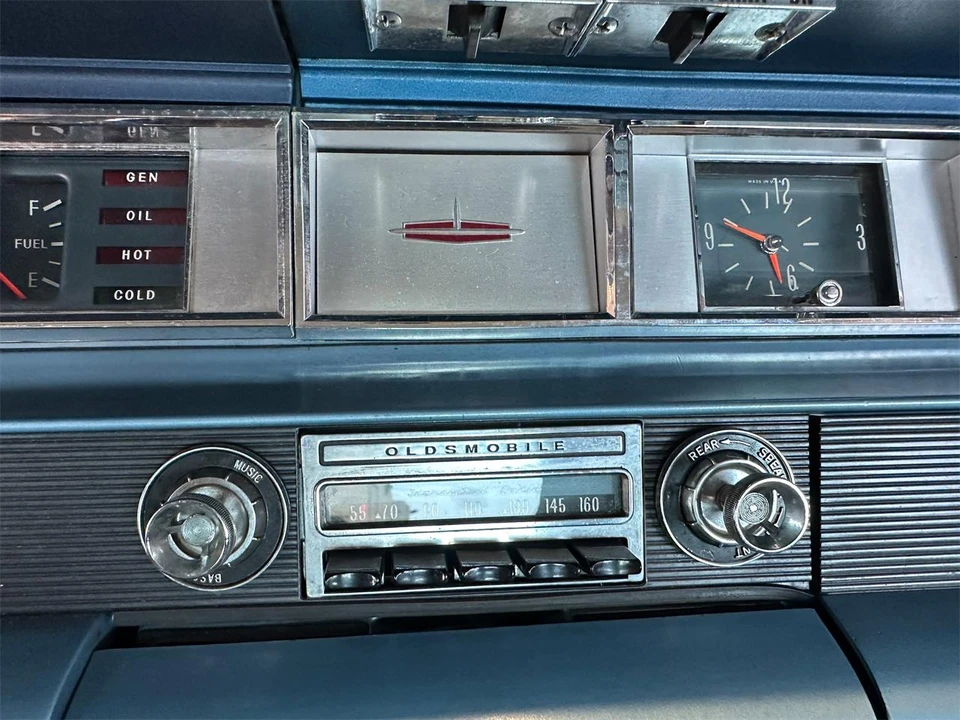 1963 Oldsmobile 98 - Image 28 of 31