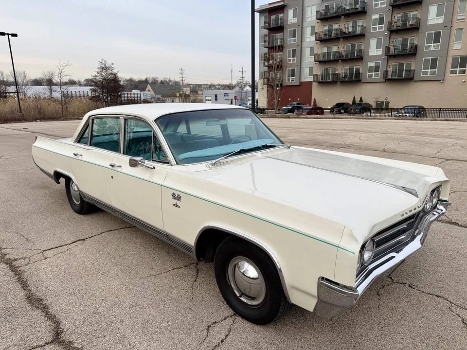 1963 Oldsmobile 98 - Image 8 of 31