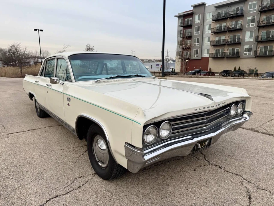 1963 Oldsmobile 98 - Image 7 of 31