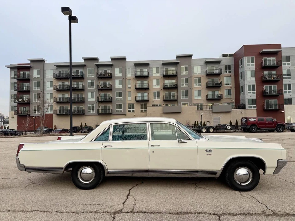 1963 Oldsmobile 98 - Image 10 of 31