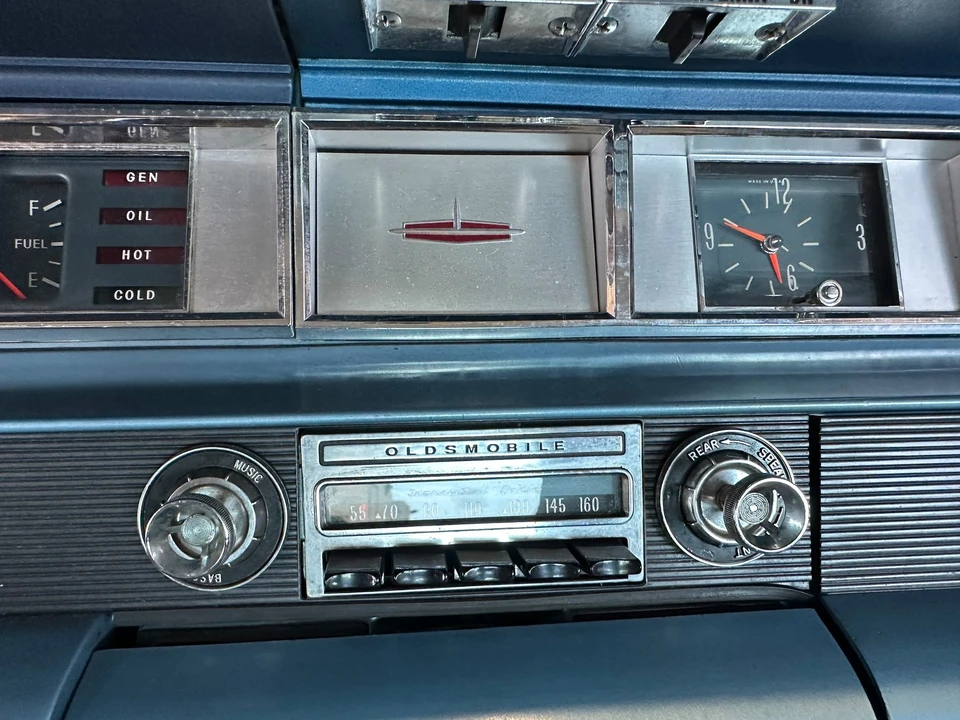 1963 Oldsmobile 98 - Image 28 of 31