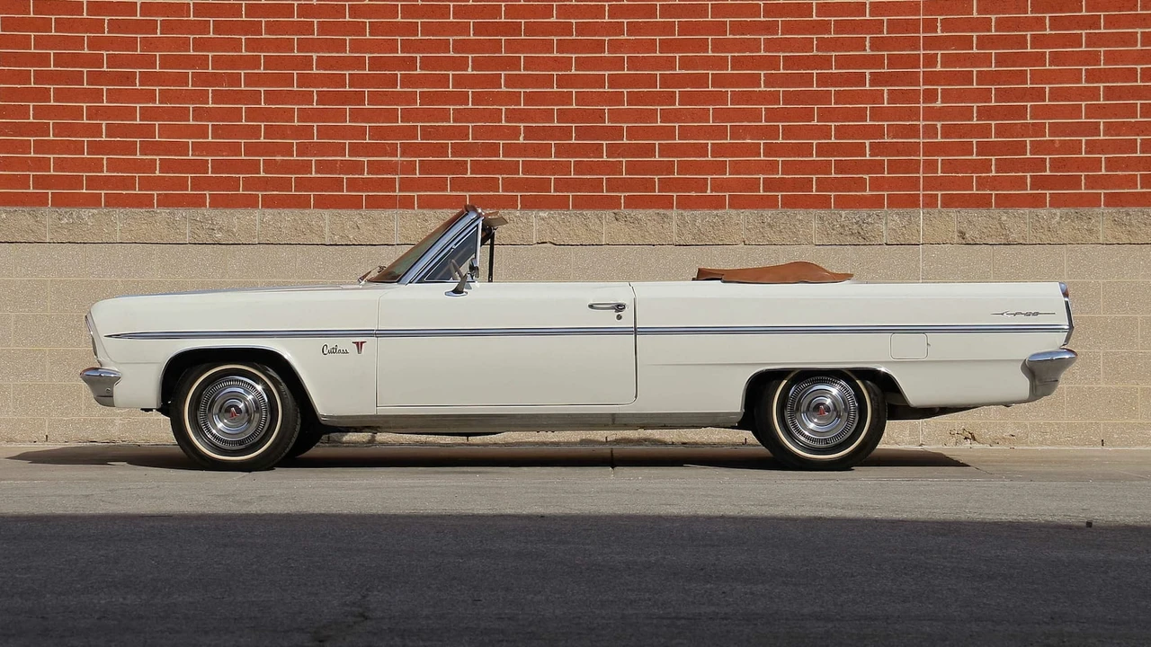 1963 Oldsmobile F-85 & Jetfire - Image 2 of 20