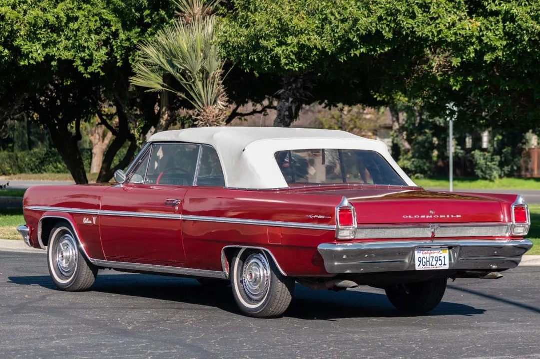 1963 Oldsmobile F-85 & Jetfire - Image 8 of 31