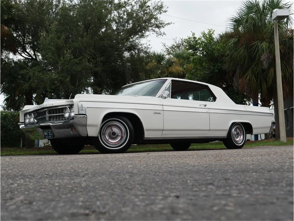 1963 Oldsmobile Starfire - Image 9 of 31