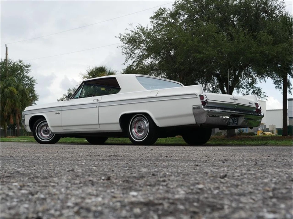 1963 Oldsmobile Starfire - Image 10 of 31
