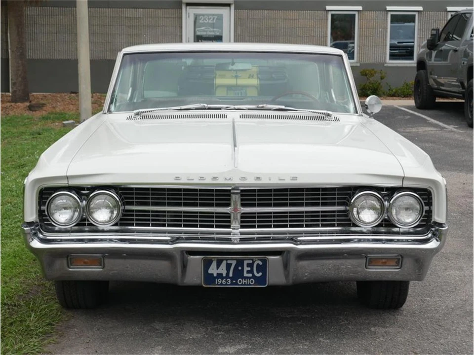 1963 Oldsmobile Starfire - Image 20 of 31