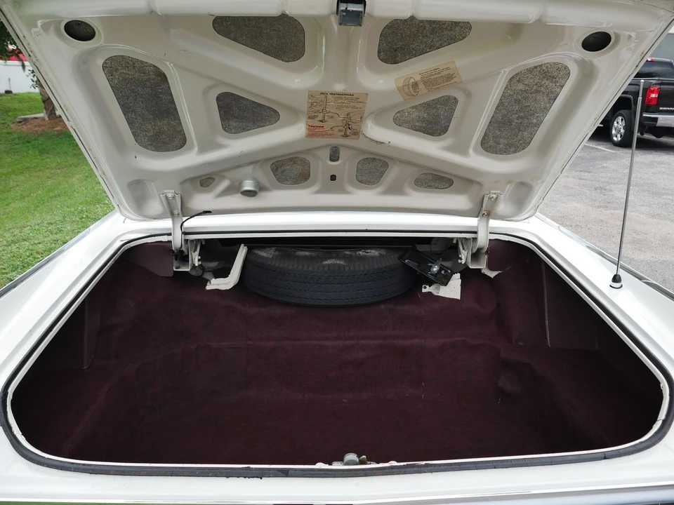 1963 Oldsmobile Starfire - Image 6 of 24