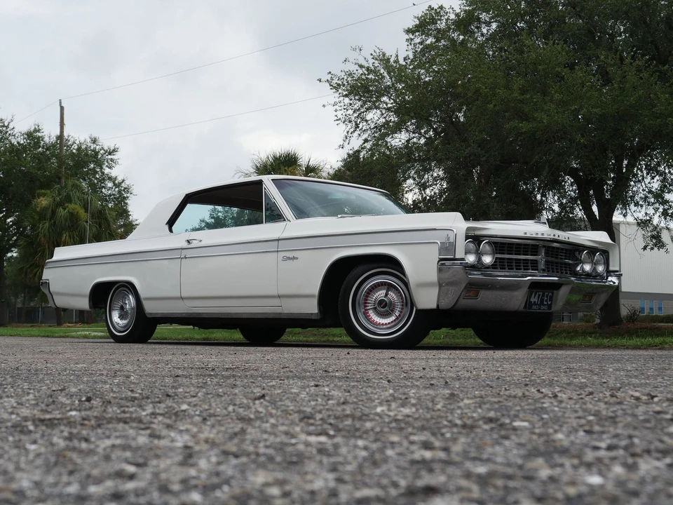 1963 Oldsmobile Starfire - Image 3 of 24