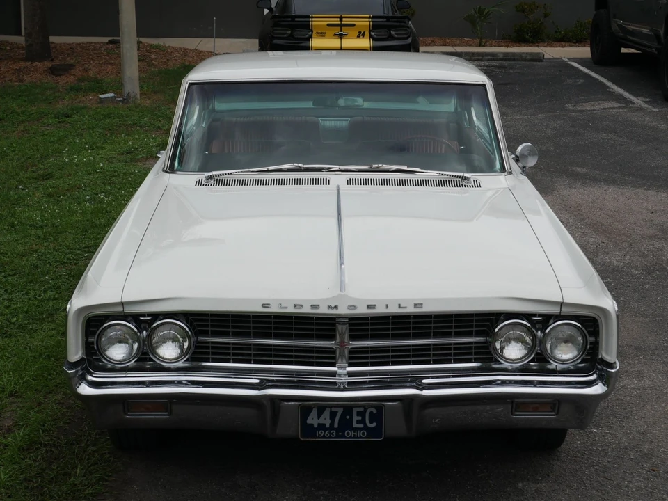 1963 Oldsmobile Starfire - Image 21 of 24