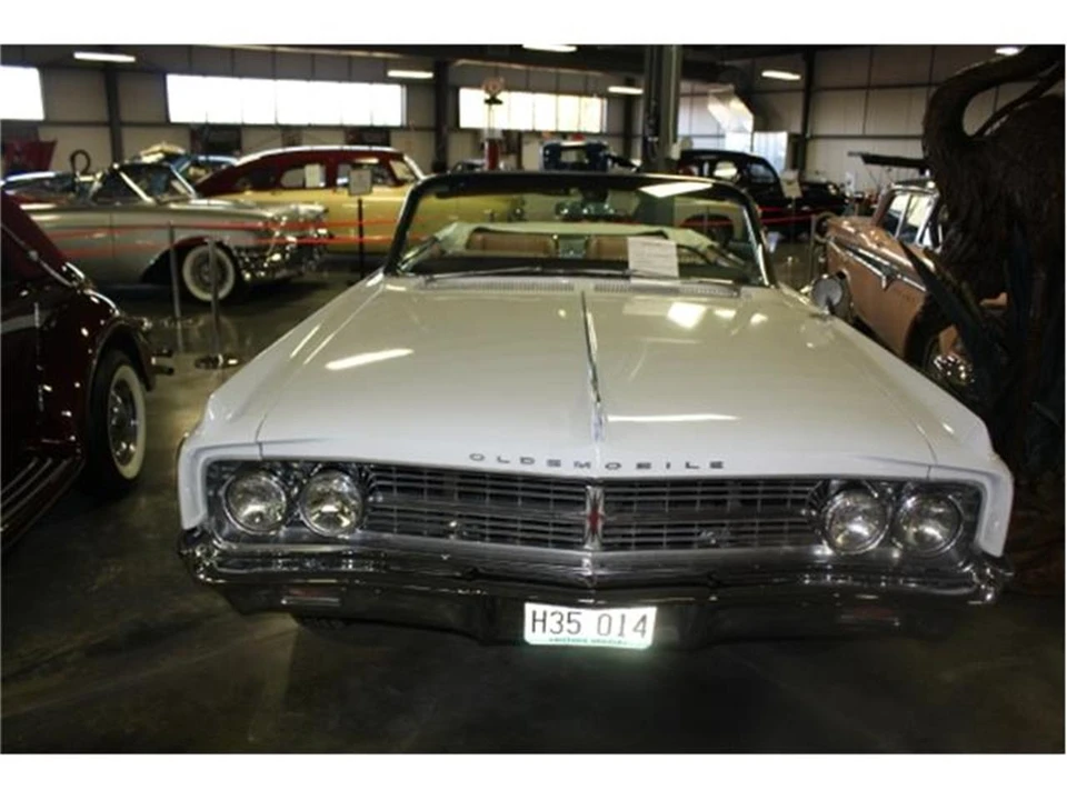 1963 Oldsmobile Starfire - Image 2 of 31