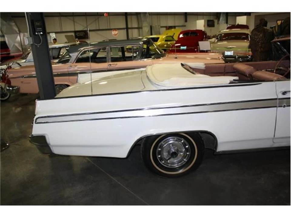 1963 Oldsmobile Starfire - Image 10 of 31