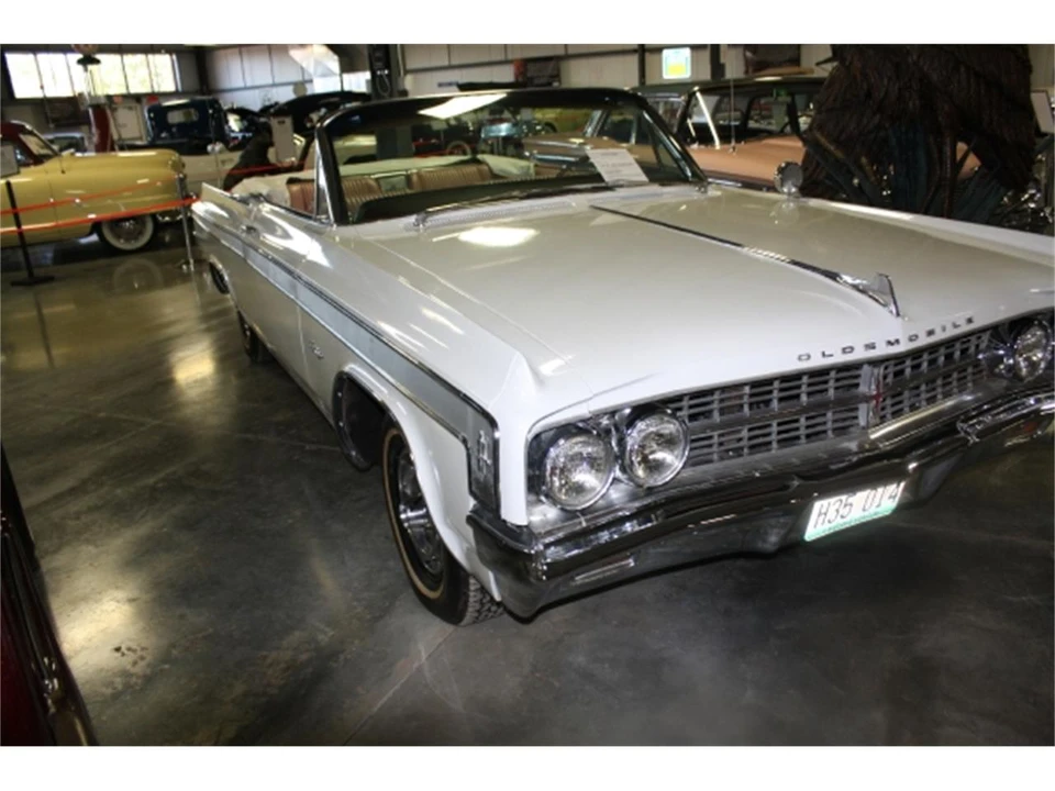 1963 Oldsmobile Starfire - Image 25 of 31