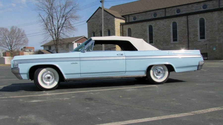 1963 Oldsmobile Starfire - Image 2 of 10