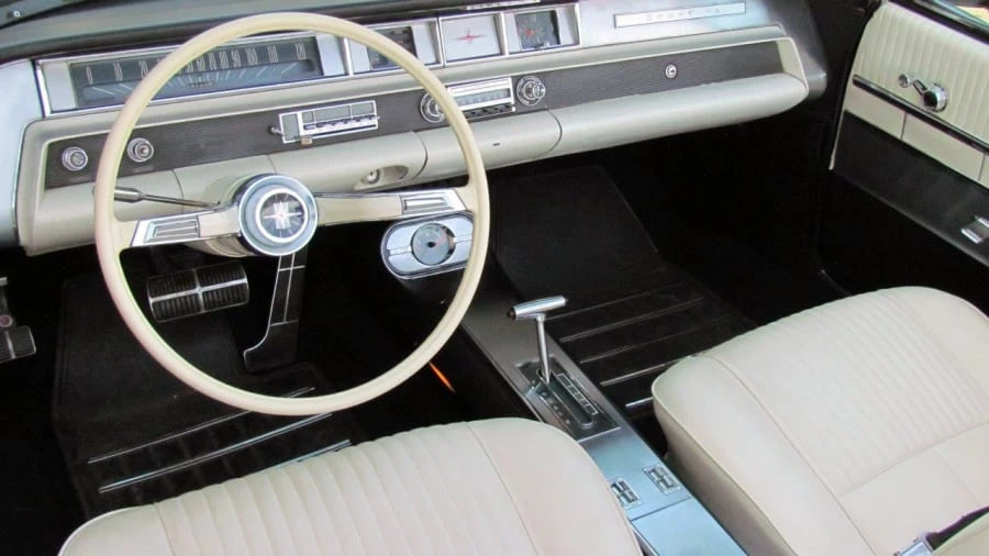1963 Oldsmobile Starfire - Image 5 of 10