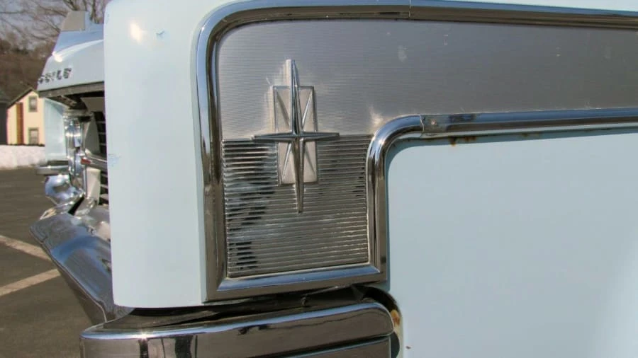 1963 Oldsmobile Starfire - Image 9 of 10