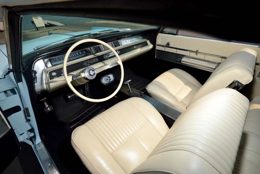 1963 Oldsmobile Starfire - Image 4 of 12