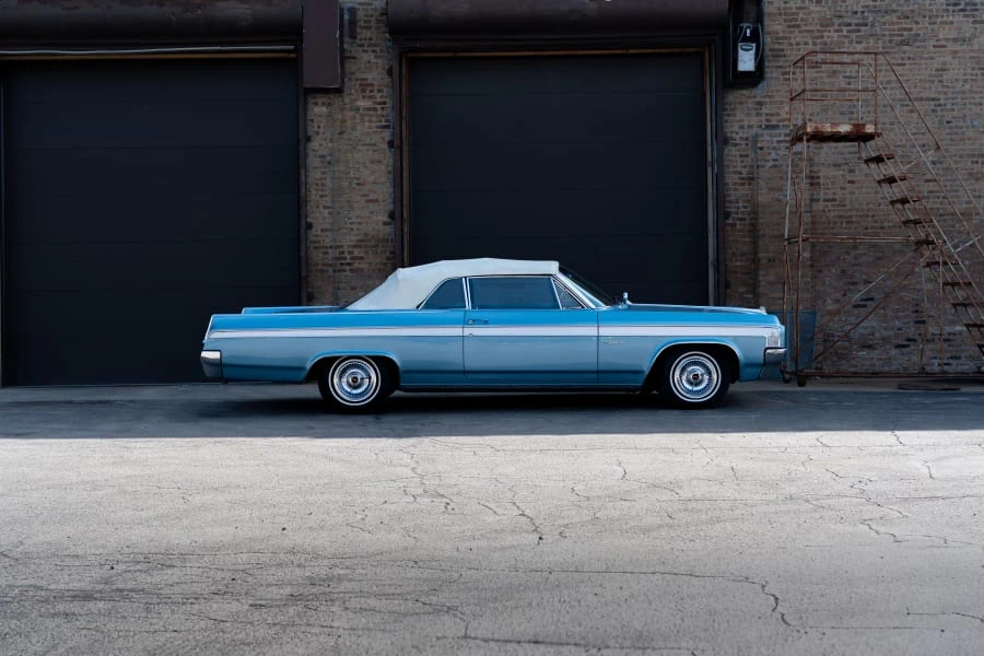 1963 Oldsmobile Starfire - Image 2 of 31