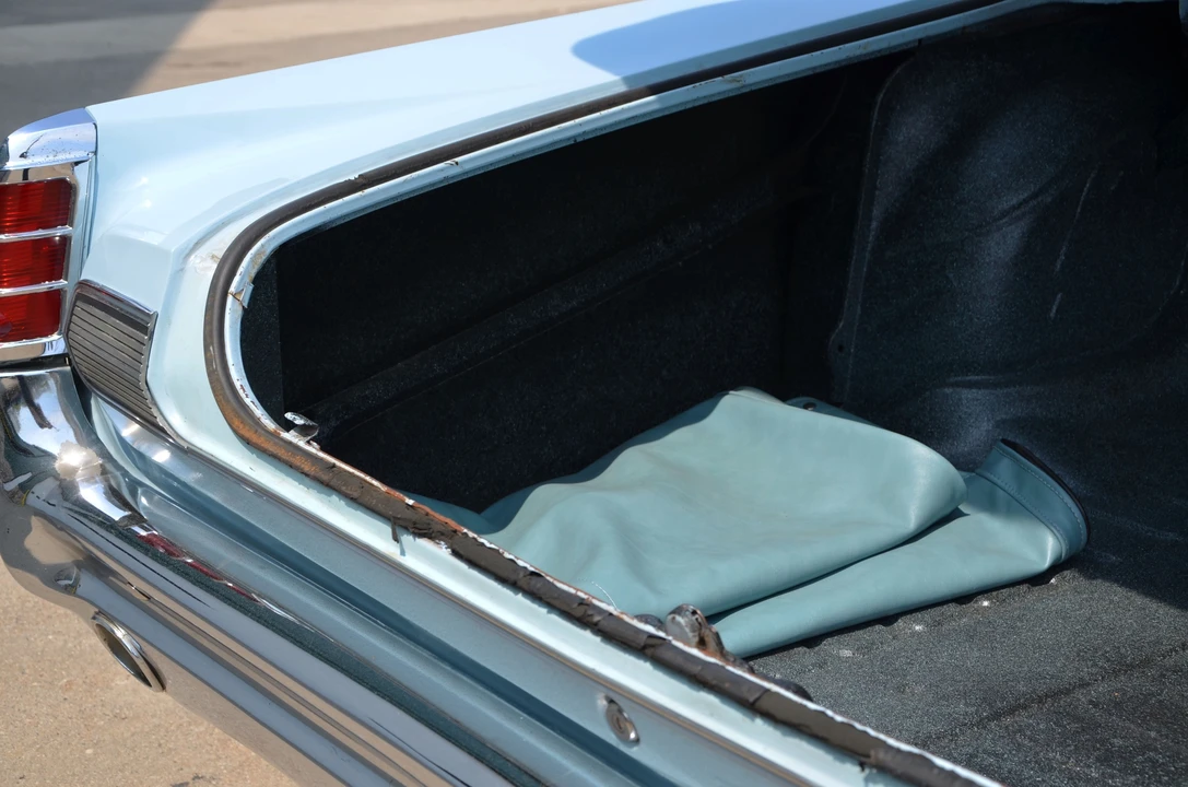 1963 Pontiac Bonneville 2nd Gen - Image 20 of 31