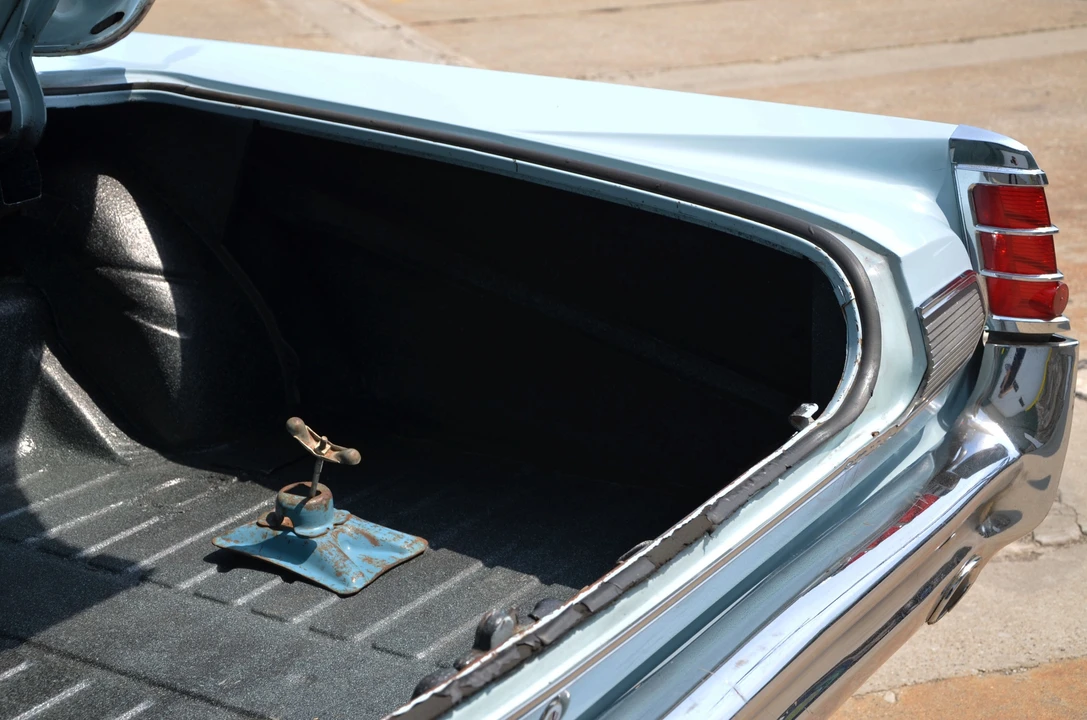 1963 Pontiac Bonneville 2nd Gen - Image 21 of 31