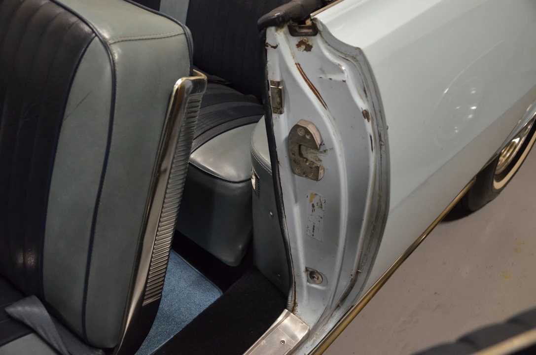 1963 Pontiac Bonneville 2nd Gen - Image 26 of 31