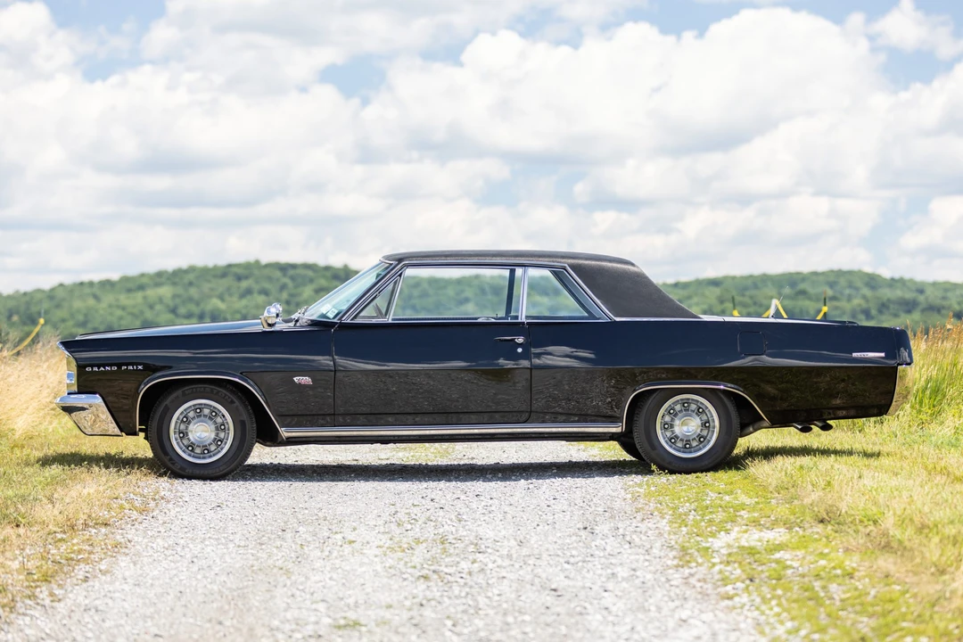 1963 Pontiac Grand Prix 1st Gen - Image 10 of 31