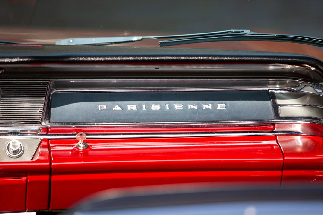 1963 Pontiac Parisienne - Image 9 of 31