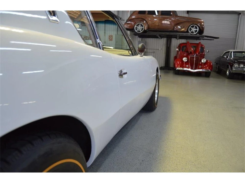 1963 Studebaker Avanti - Image 14 of 31