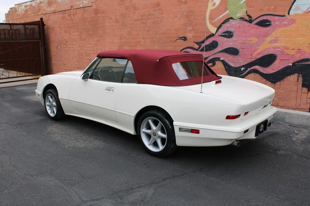 1963 Studebaker Avanti - Image 3 of 31
