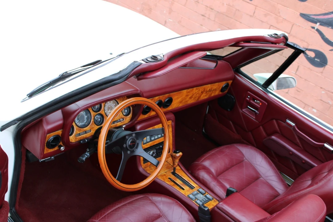 1963 Studebaker Avanti - Image 8 of 31