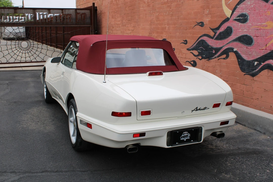 1963 Studebaker Avanti - Image 4 of 31