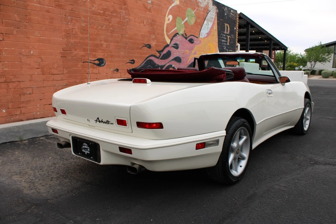 1963 Studebaker Avanti - Image 25 of 31