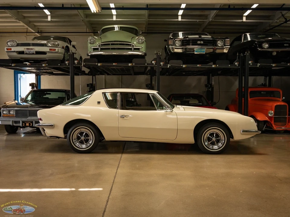 1963 Studebaker Avanti - Image 3 of 21