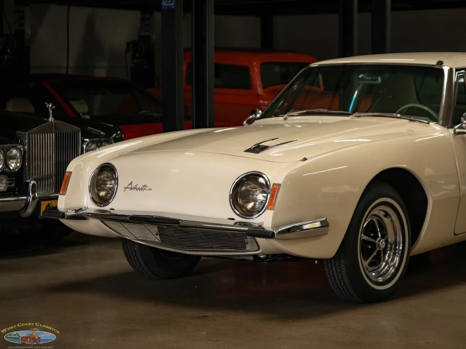 1963 Studebaker Avanti - Image 9 of 21