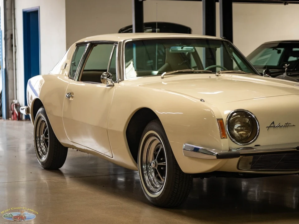 1963 Studebaker Avanti - Image 12 of 21