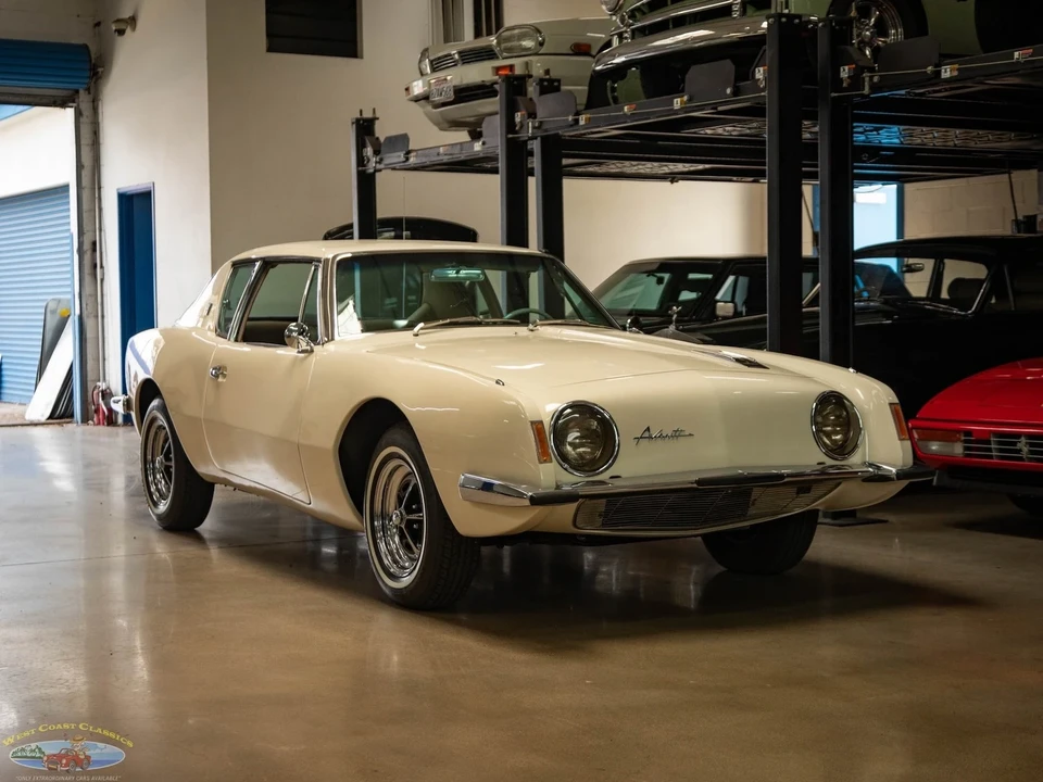 1963 Studebaker Avanti - Image 11 of 21