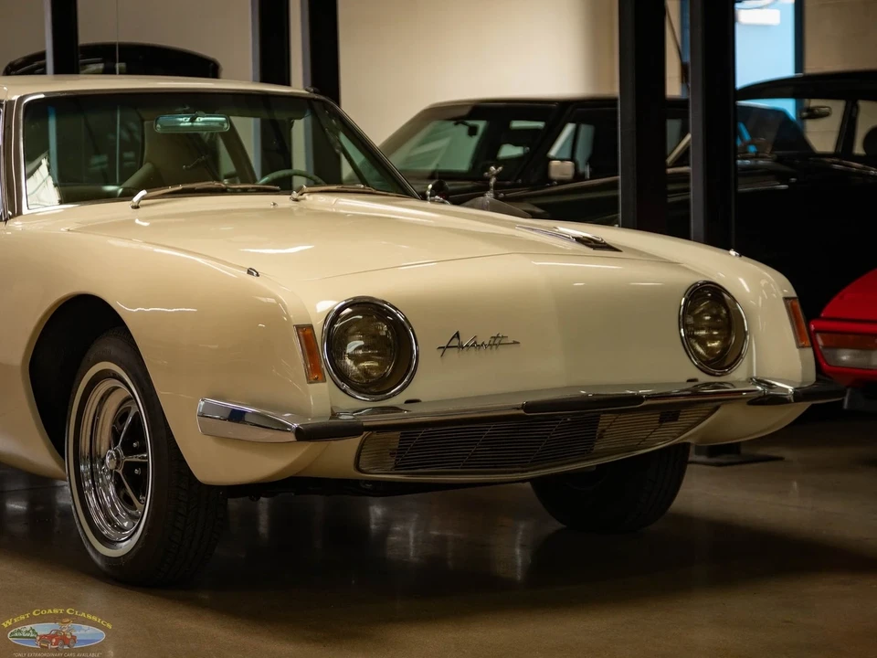 1963 Studebaker Avanti - Image 13 of 21